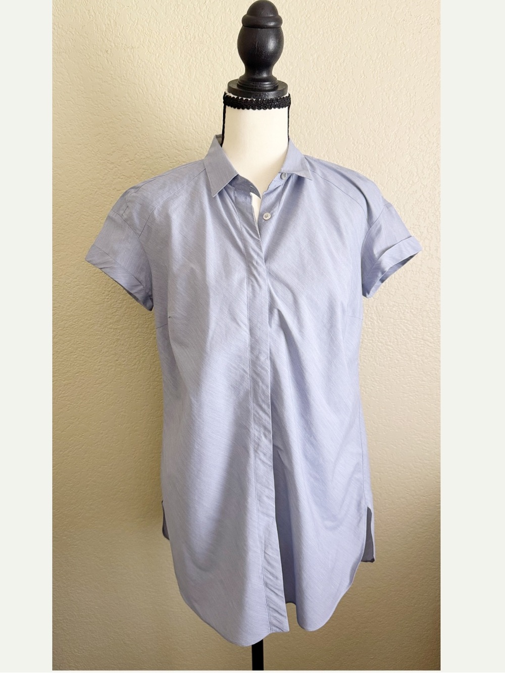 Brunello Cucinelli light blue cotton poplin cap-sleeve button-down shirt. Medium